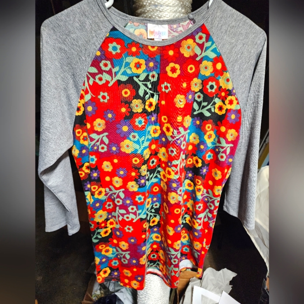 Lula Roe S mid sleeve flowered tee